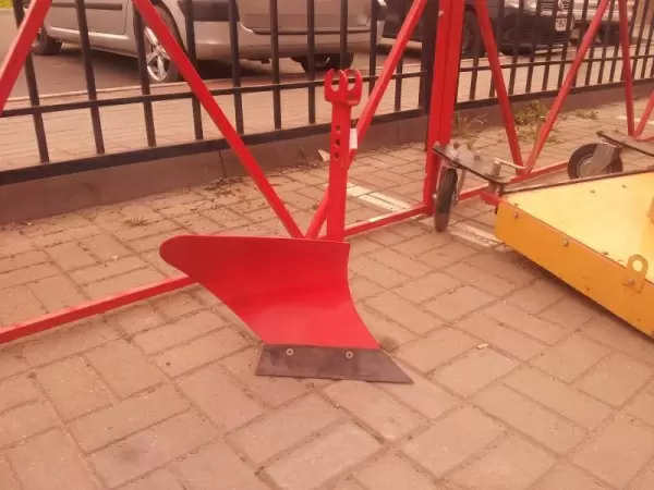 Приобрести Плуг для мотоблока (стойка 16мм, ширина захвата 22 см) в Минске с Доставкой по РБ Купить Плуг для мотоблока (стойка 16мм, ширина захвата 22 см) в Минске с Доставкой по РБ