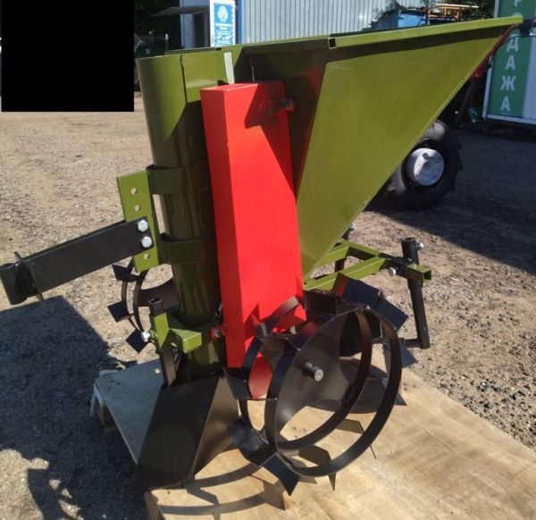 Приобрести Картофелесажалка для мотоблока МТЗ и других - (Целина ОП-2547.000) в Минске с Доставкой по РБ Купить Картофелесажалка для мотоблока МТЗ и других - (Целина ОП-2547.000) в Минске с Доставкой по РБ