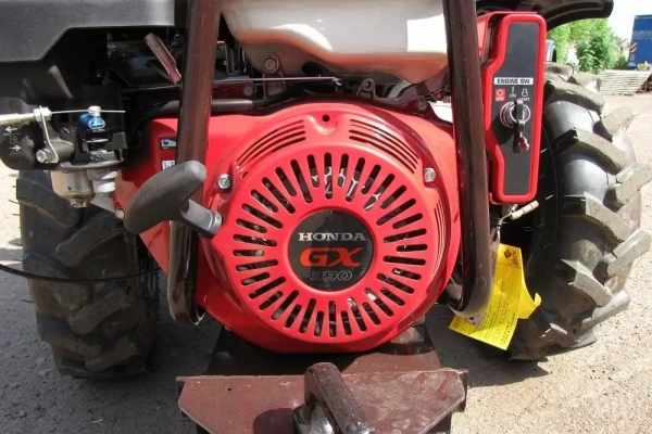 Приобрести Трактор малогабаритный БЕЛАРУС-152 (KOHLER, 14.3 л.с., эл/ст-р, грузы) в Минске с Доставкой по РБ Купить Трактор малогабаритный БЕЛАРУС-152 (KOHLER, 14.3 л.с., эл/ст-р, грузы) в Минске с Доставкой по РБ