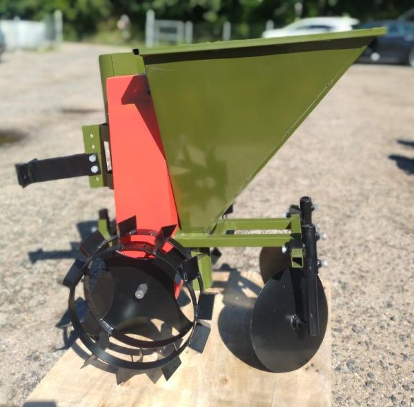 Приобрести Картофелесажалка для мотоблока МТЗ и других - (Целина ОП-2547.000) в Минске с Доставкой по РБ Купить Картофелесажалка для мотоблока МТЗ и других - (Целина ОП-2547.000) в Минске с Доставкой по РБ